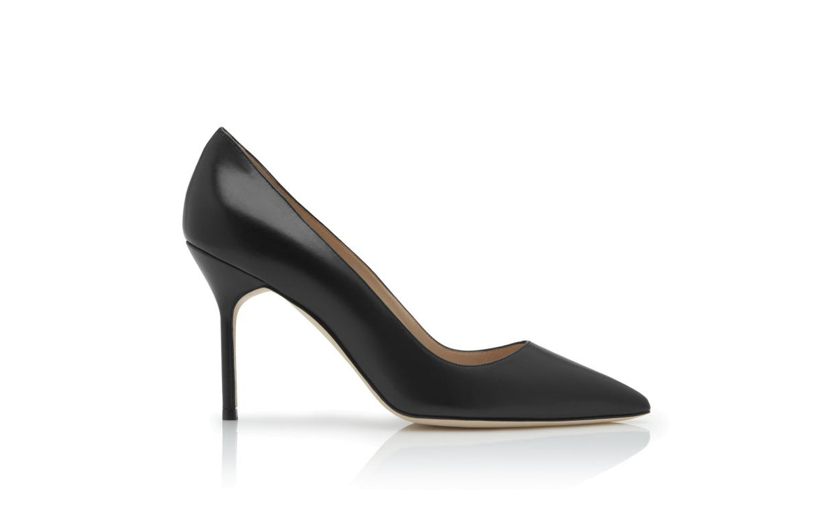 Juliette Bloom Black Pointed Toe Pumps – side profile showing black pointed toe, Vowalisse