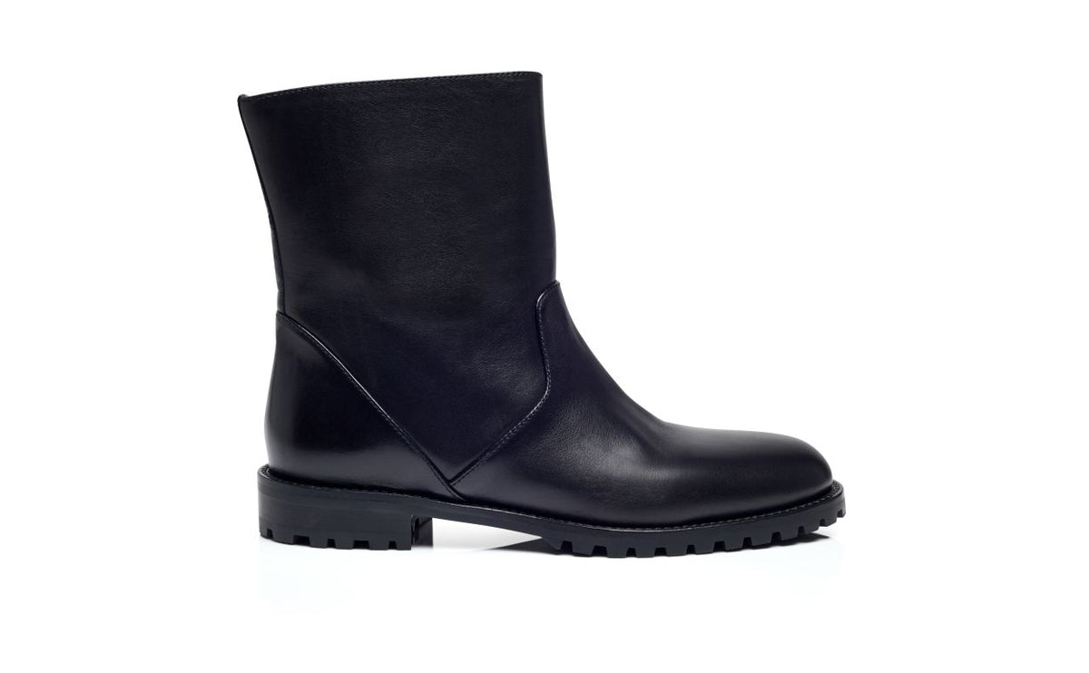 Lunette Lace Black Round Toe Ankle Boots – side profile showing black round toe, Vowalisse