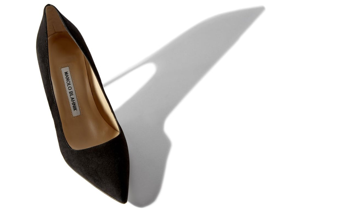 Genevieve Belle Black Pointed Toe Pumps – front three-quarter view showing black pointed toe, suede, Vowalisse