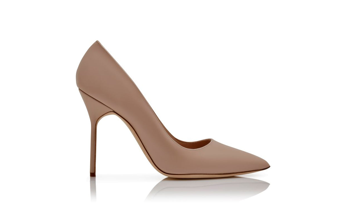 Delphine Dawn Neutral Pointed Toe Pumps – side profile showing neutral pointed toe, patent leather, Vowalisse
