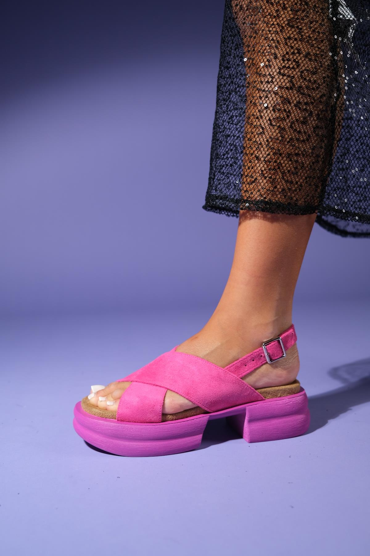 Lungo - Fuchsia Cross-Strap Chunky Platform Sandal – back view showing leather, Vowalisse