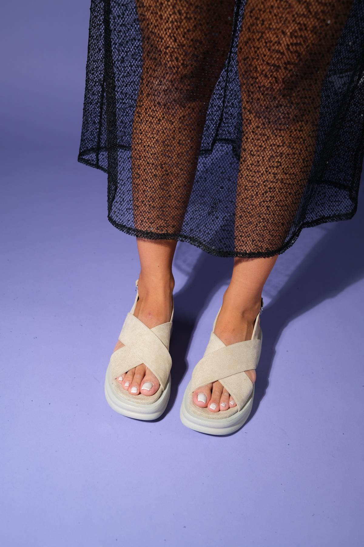 Lungo - Beige Cross-Strap Chunky Platform Sandal – back view showing leather, Vowalisse