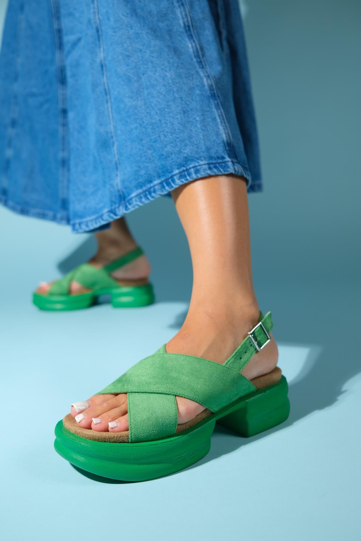 Lungo - Green Chunky Platform Sandal – side view showing leather, green, Vowalisse
