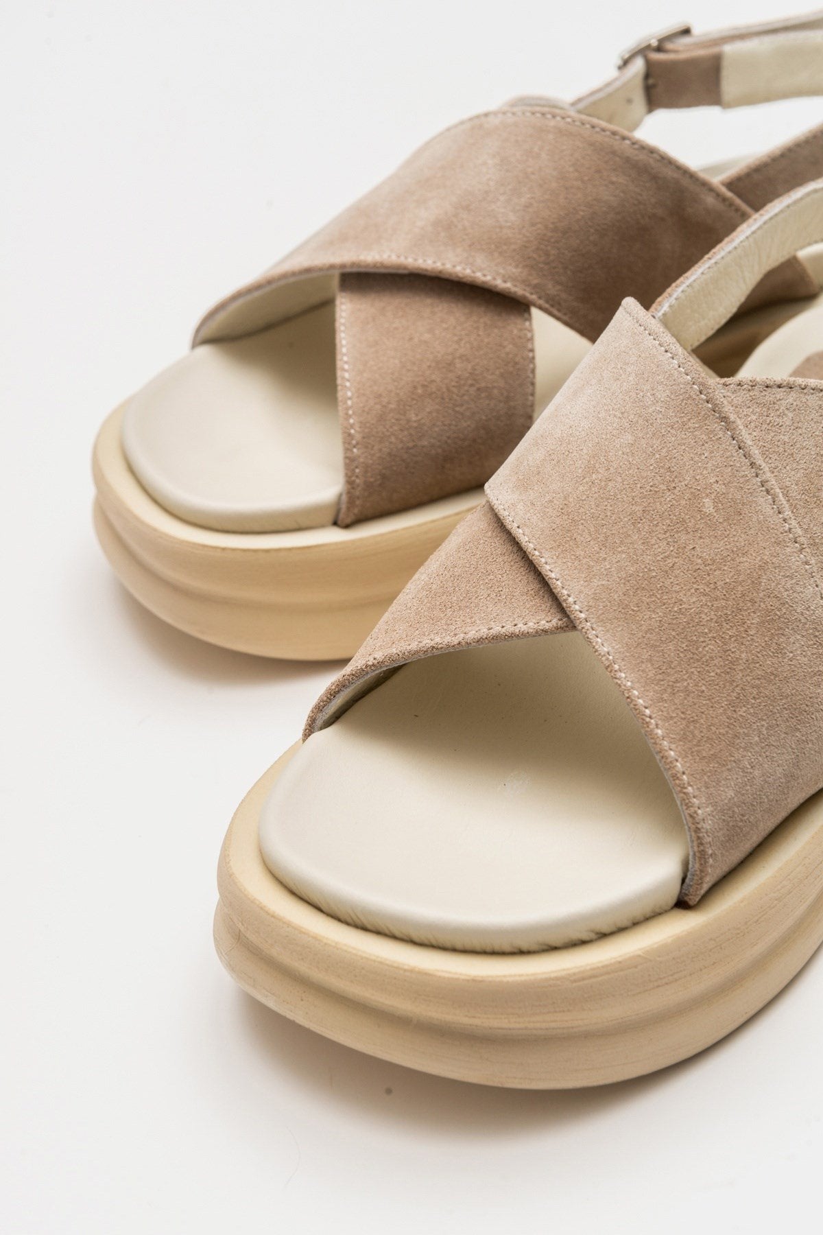 Gers - Beige Genuine Leather Sandal – heel view showing leather, Vowalisse