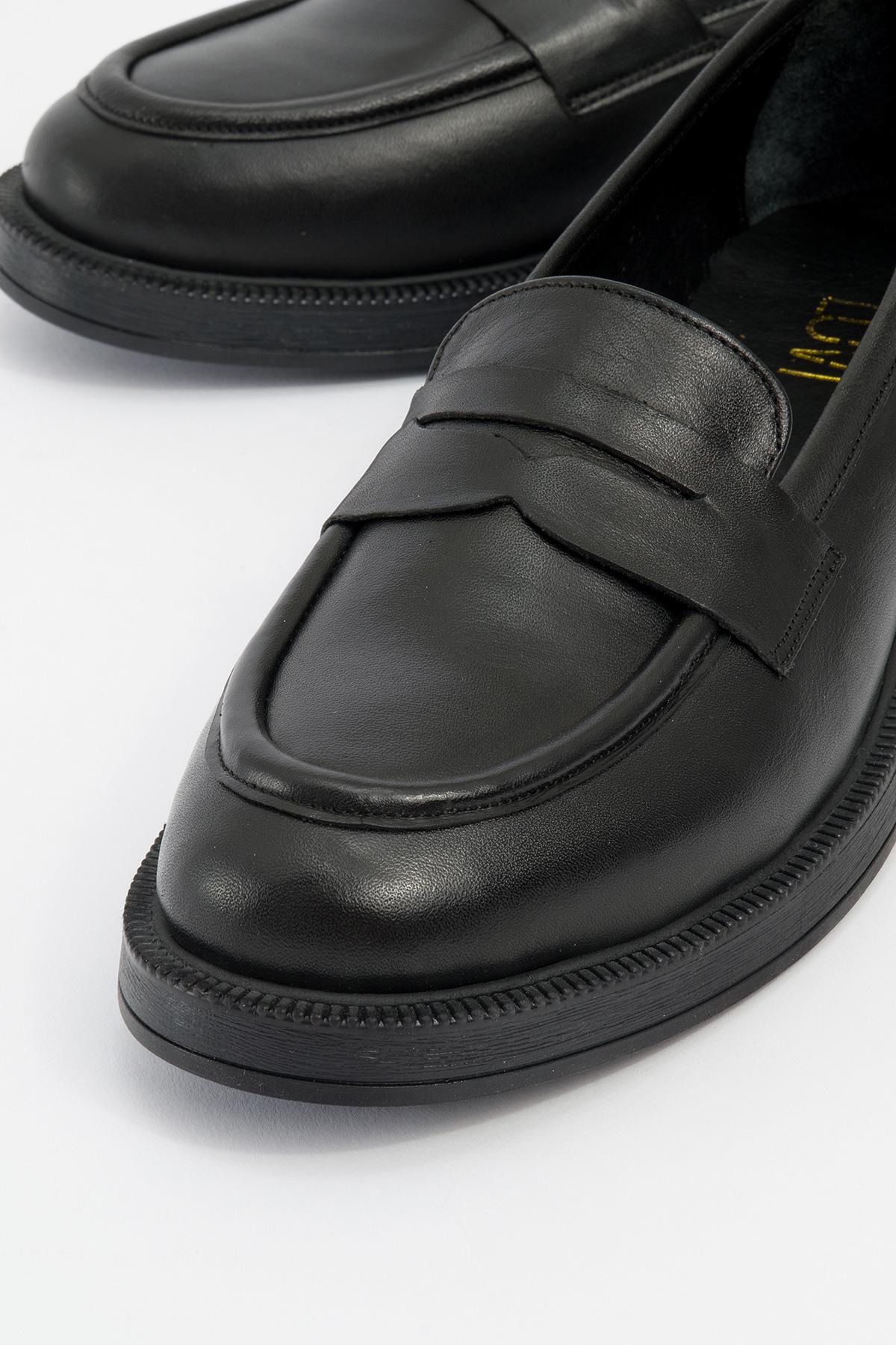 Bree - Black Genuine Leather Loafer – detail view showing leather, black, Vowalisse