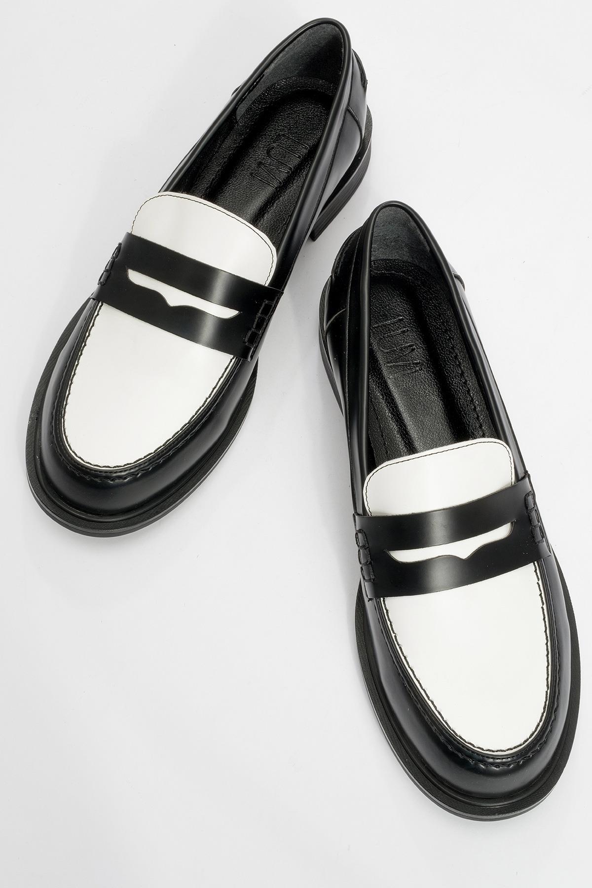 CHOOS Black Loafer – detail view showing leather, black, Vowalisse