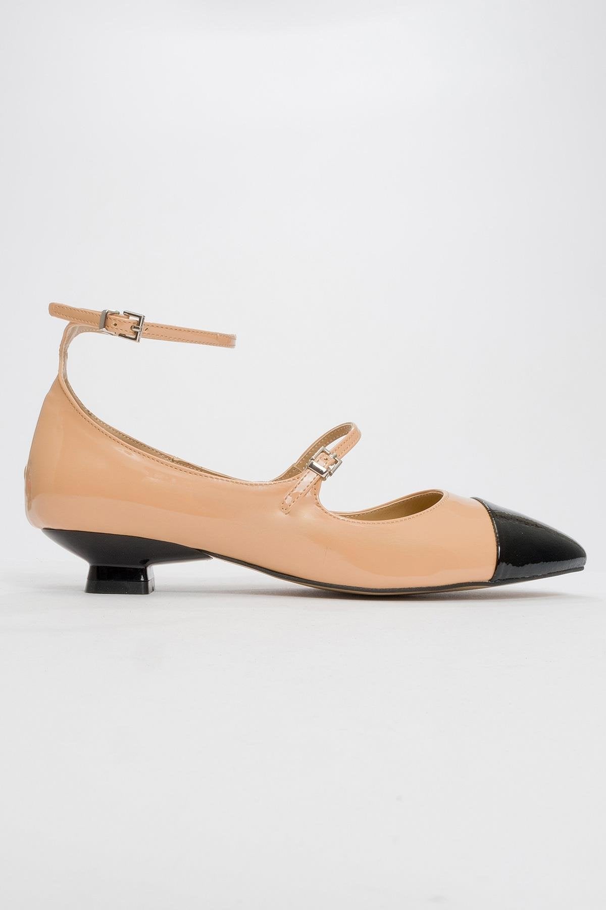 Uster - Taupe-Black Patent Low Block Heel Shoe – heel view showing leather, black, Vowalisse
