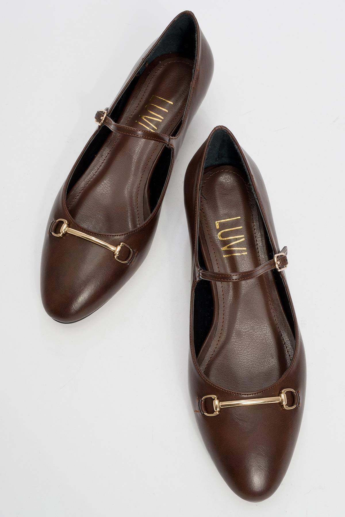 Ojen - Brown Low Heel Shoe – side view showing leather, Vowalisse