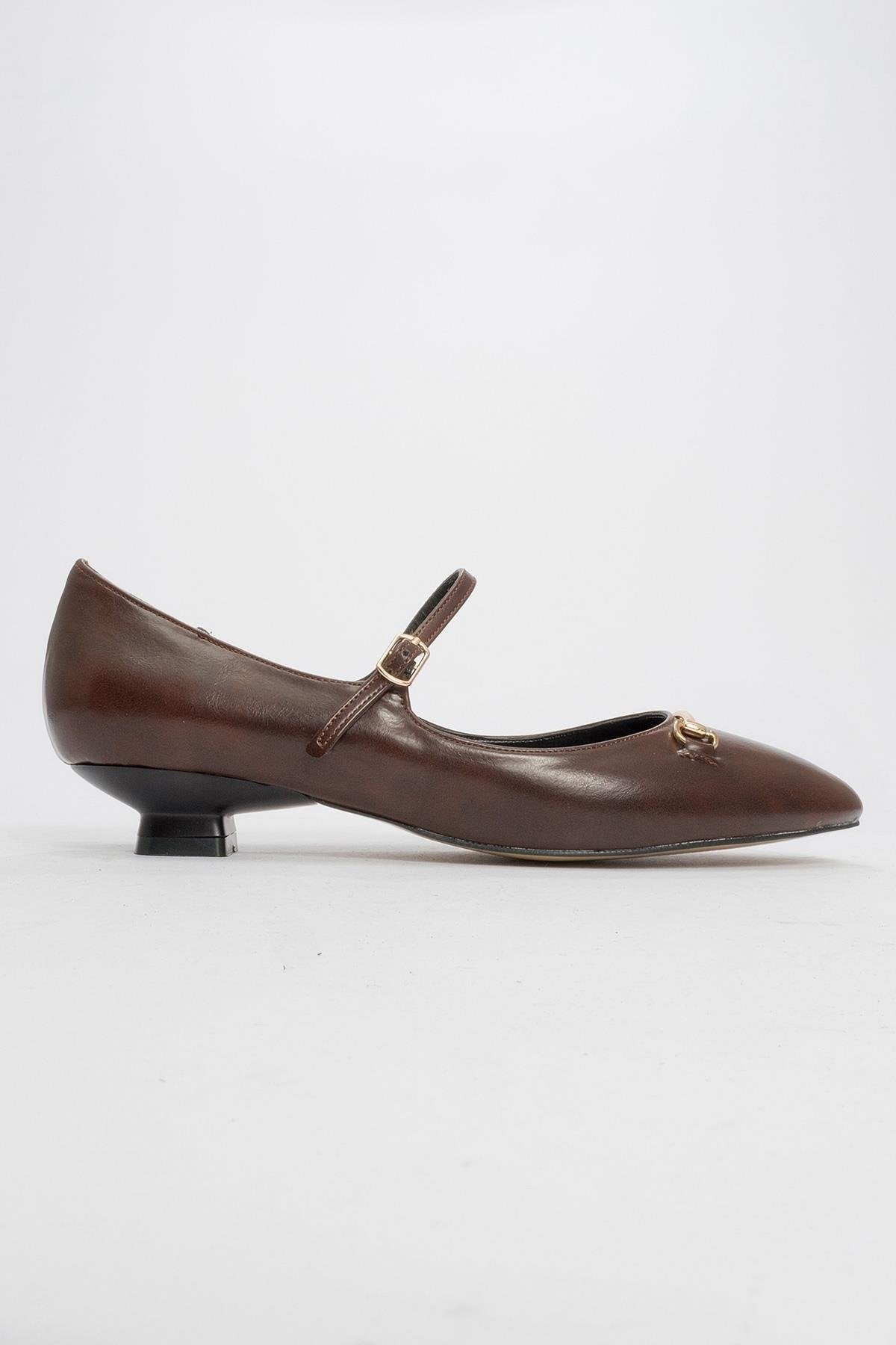 Ojen - Brown Low Heel Shoe – heel view showing leather, Vowalisse