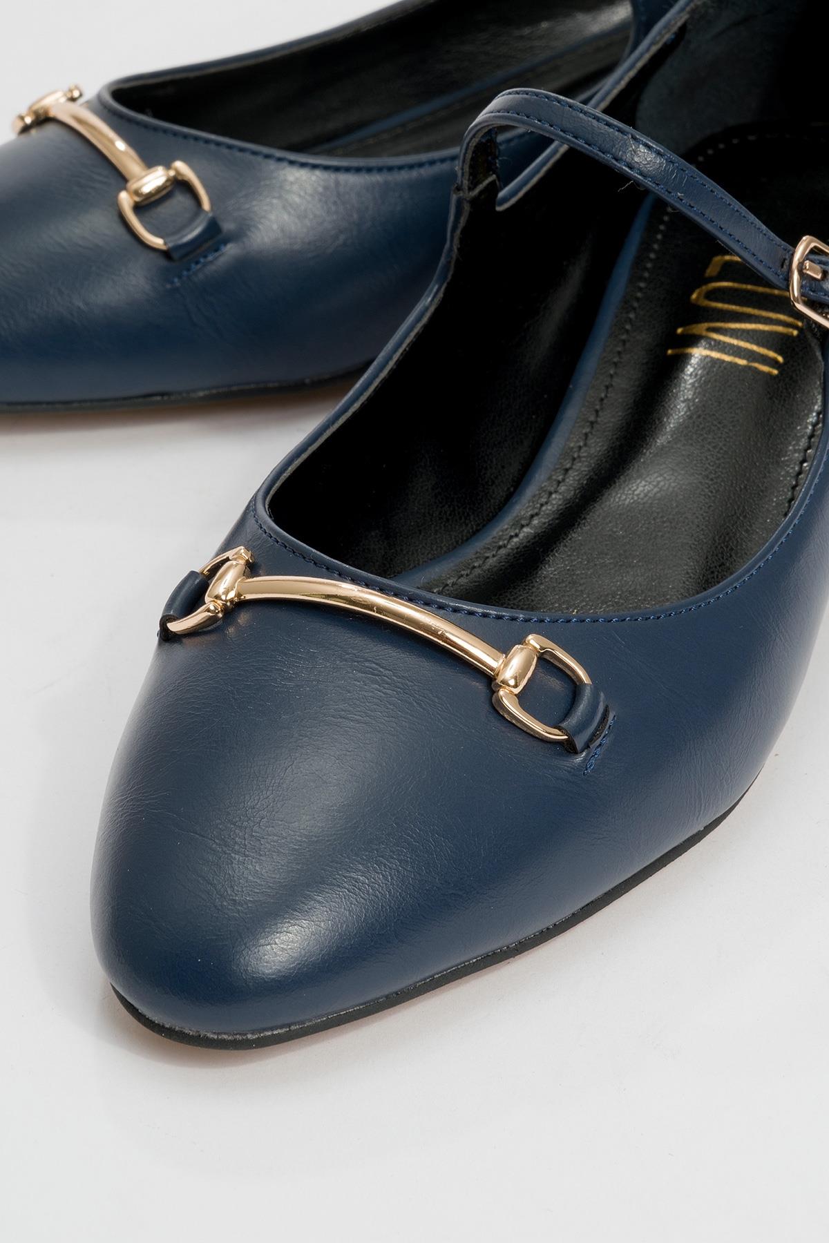 Ojen - Navy Low Heel Shoe – detail view showing leather, Vowalisse