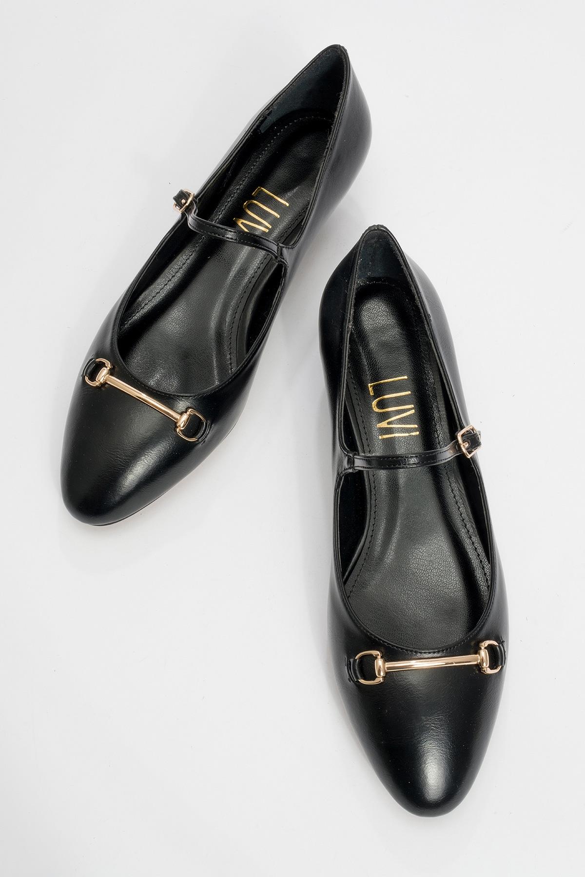 Ojen - Black Low Heel Shoe – side view showing leather, black, Vowalisse