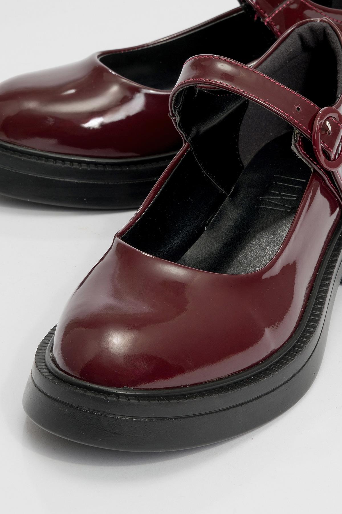 Petric - Burgundy Loafer – detail view showing leather, Vowalisse