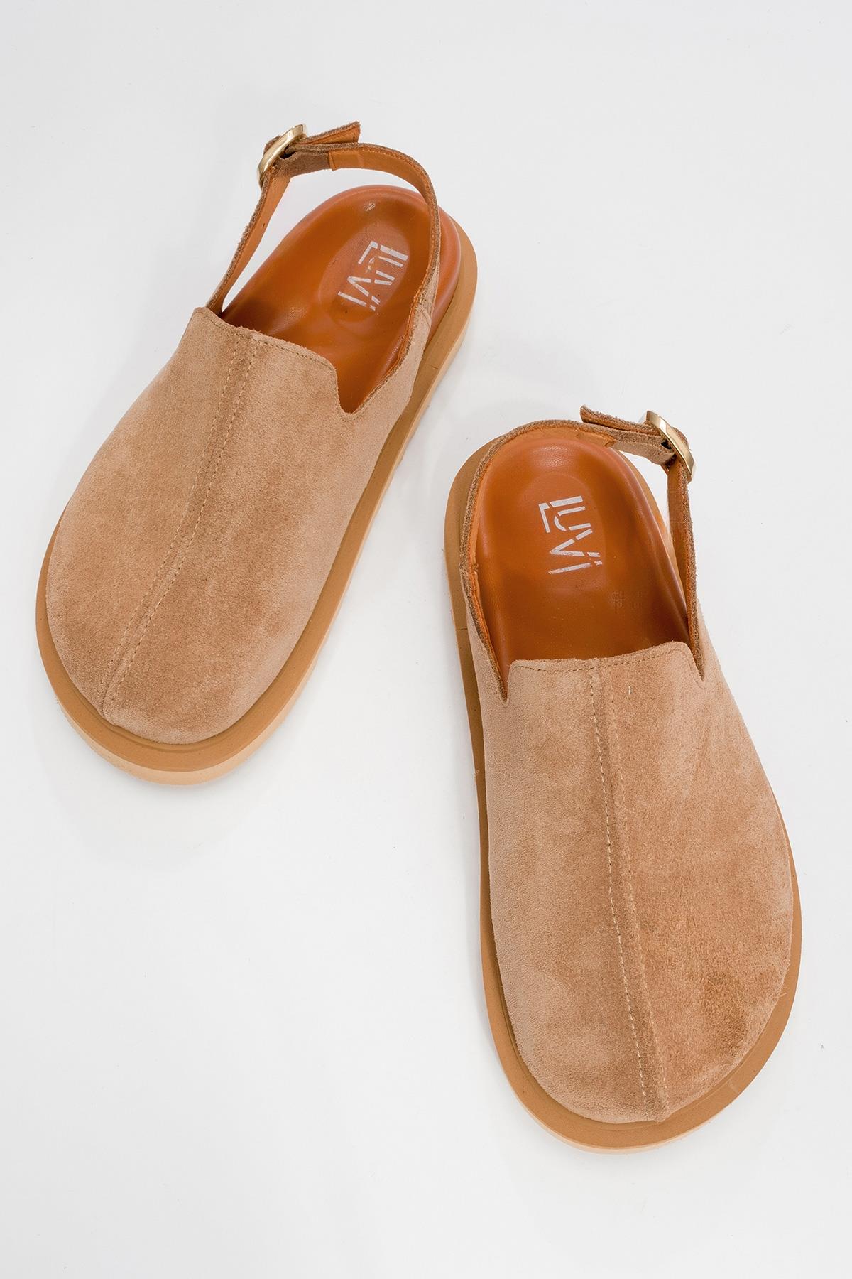 Laby - Cognac Brown Suede Leather Clogs – side view showing leather, suede, red, Vowalisse