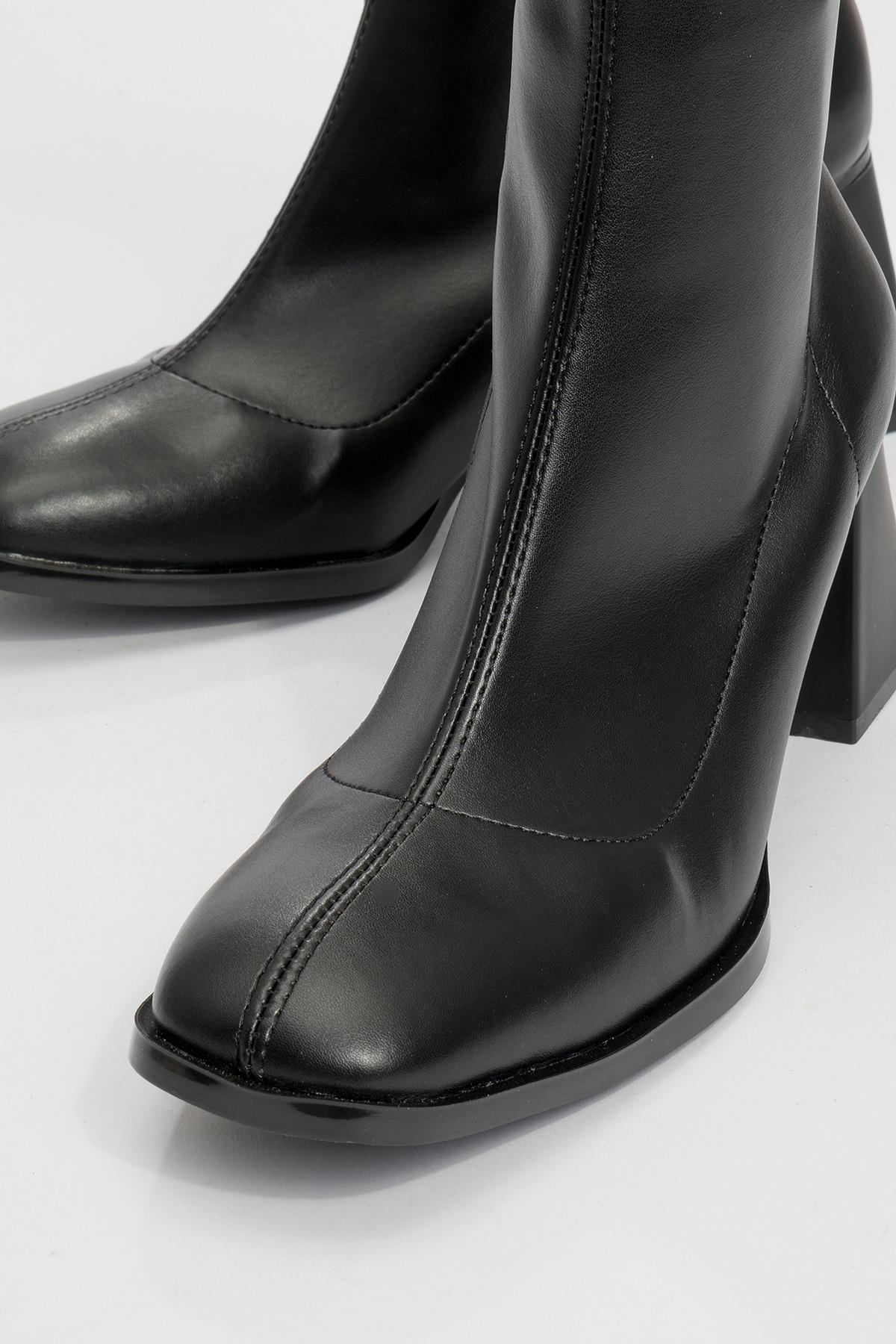 Plesa Black Chunky Heel Boot – detail view showing leather, black, red, Vowalisse