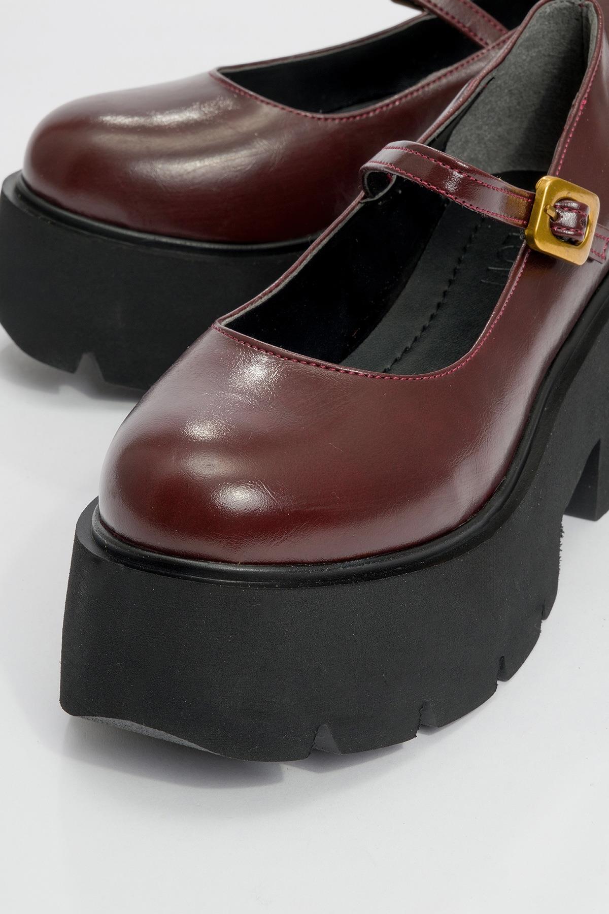 Linley Burgundy Platform Loafer – detail view showing leather, gold, Vowalisse