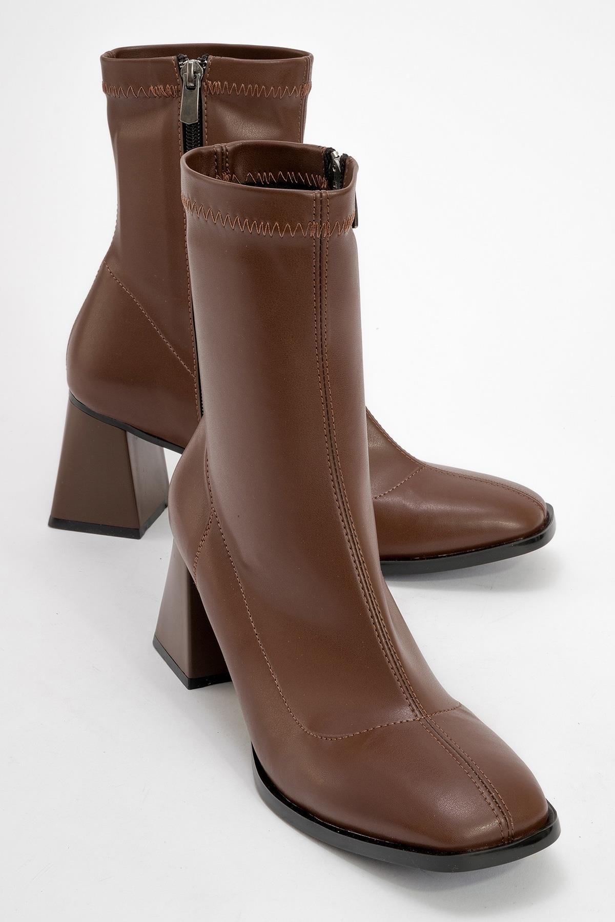 Plesa Brown Chunky Heel Boot – front three-quarter view showing leather, red, Vowalisse