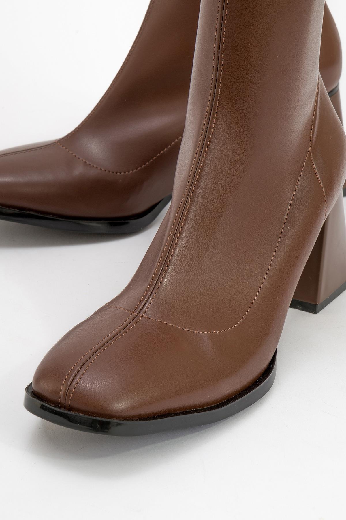 Plesa Brown Chunky Heel Boot – detail view showing leather, red, Vowalisse