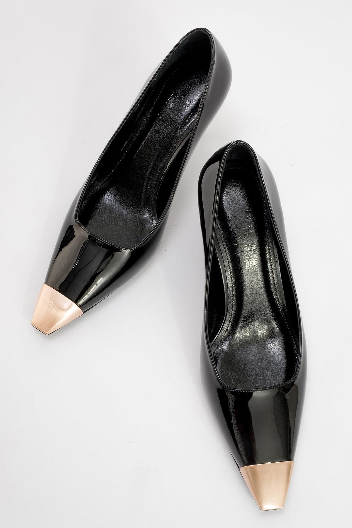 Moanda - Black Stiletto Pump – side view showing leather, black, Vowalisse