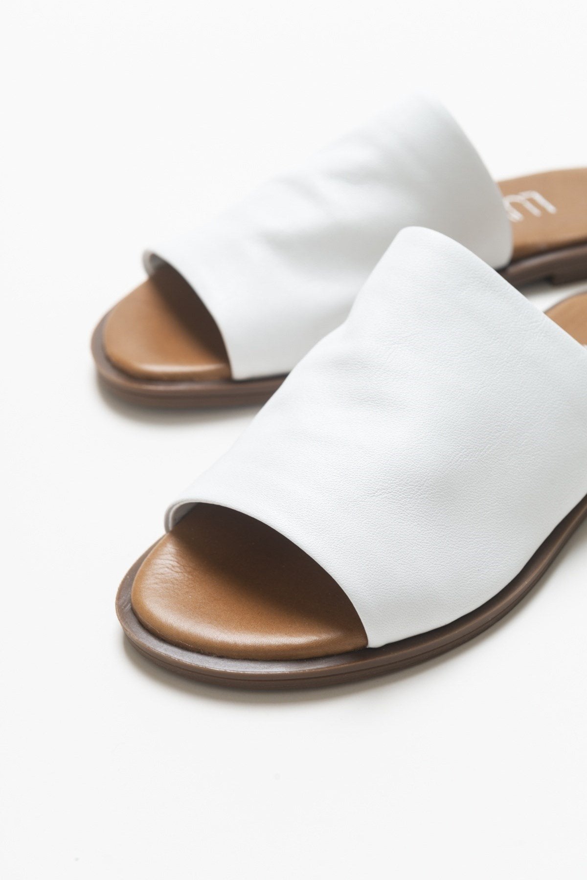 Clau - White Leather Sandal – heel view showing leather, white, Vowalisse