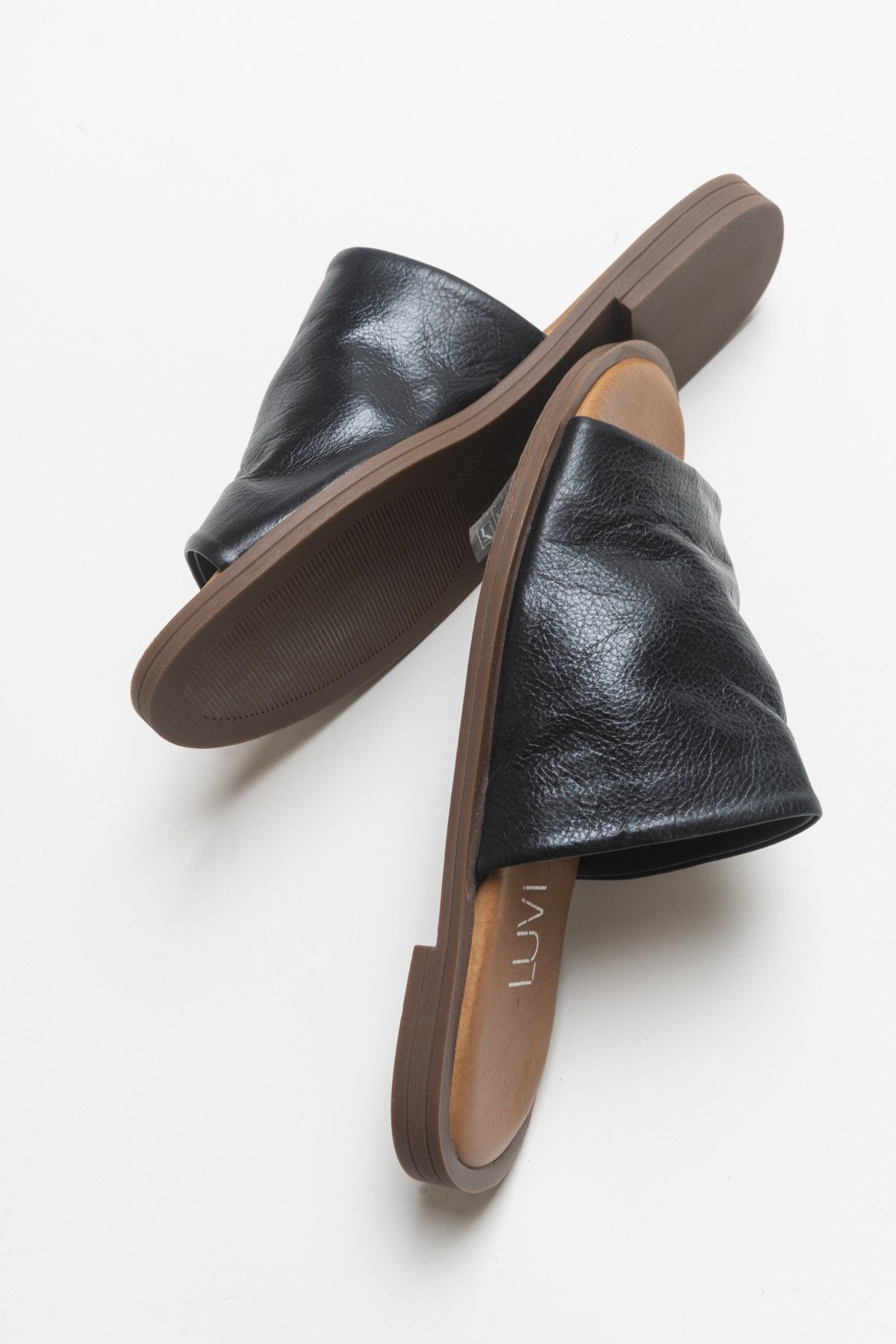 Clau - Black Leather Sandal – side view showing leather, black, Vowalisse