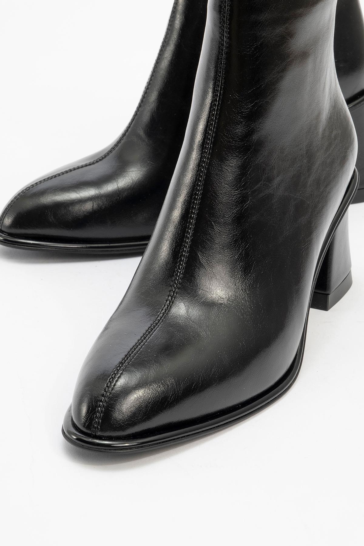Alba Black Block Heel Boot – detail view showing leather, black, Vowalisse