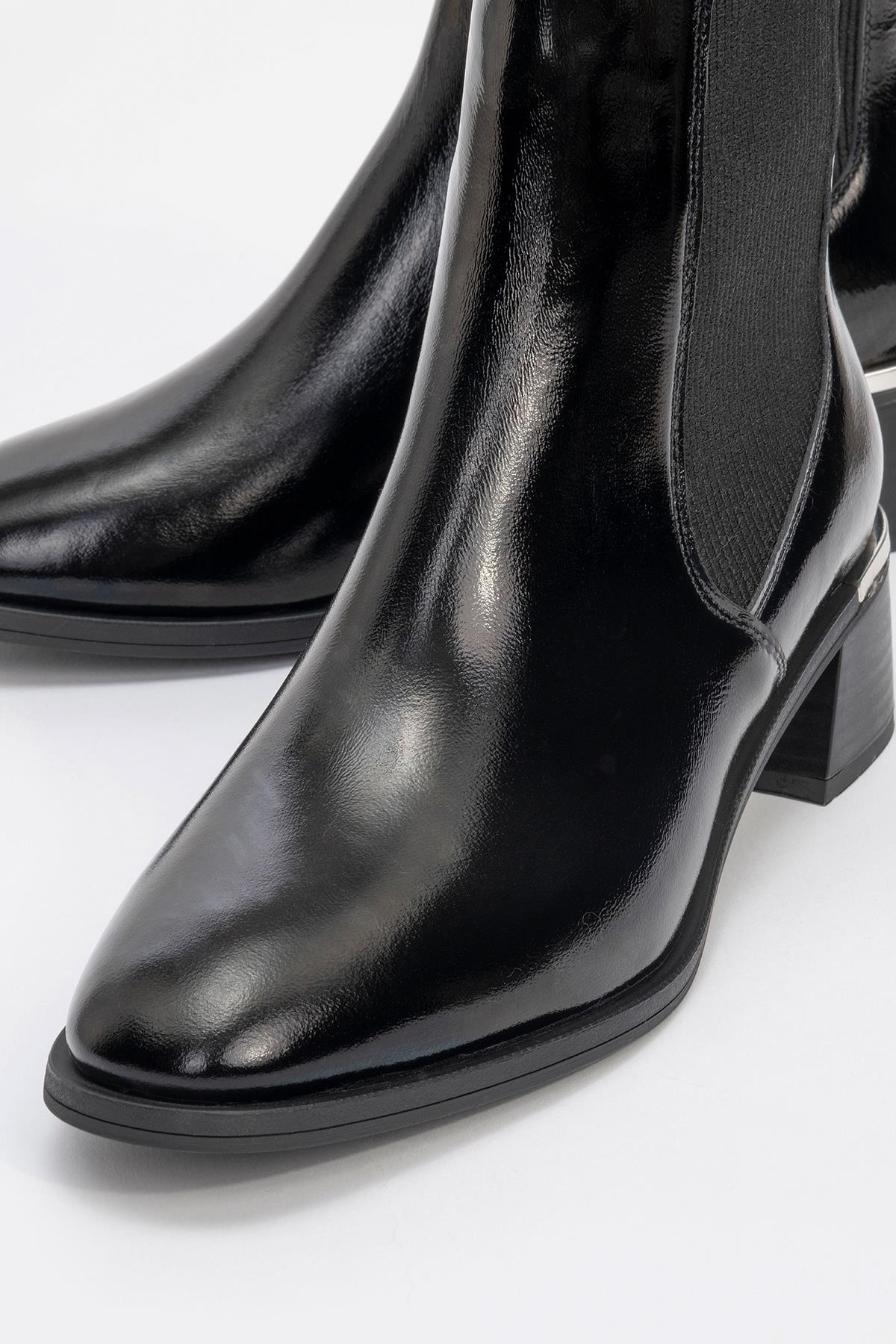 Neiva Black Patent Leather Chelsea Boot – detail view showing leather, black, red, Vowalisse