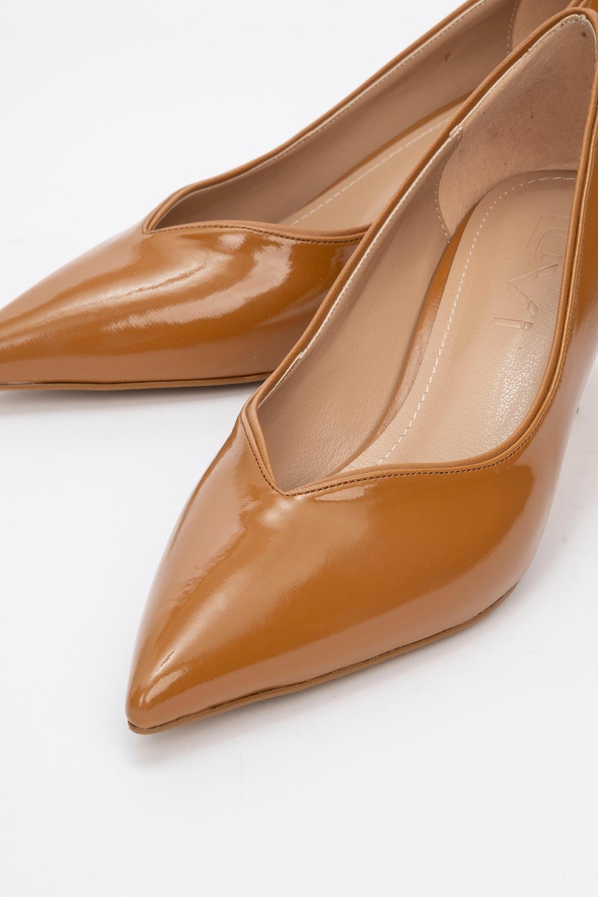 Eupho - Cognac Patent Low Heel Pump – detail view showing leather, Vowalisse
