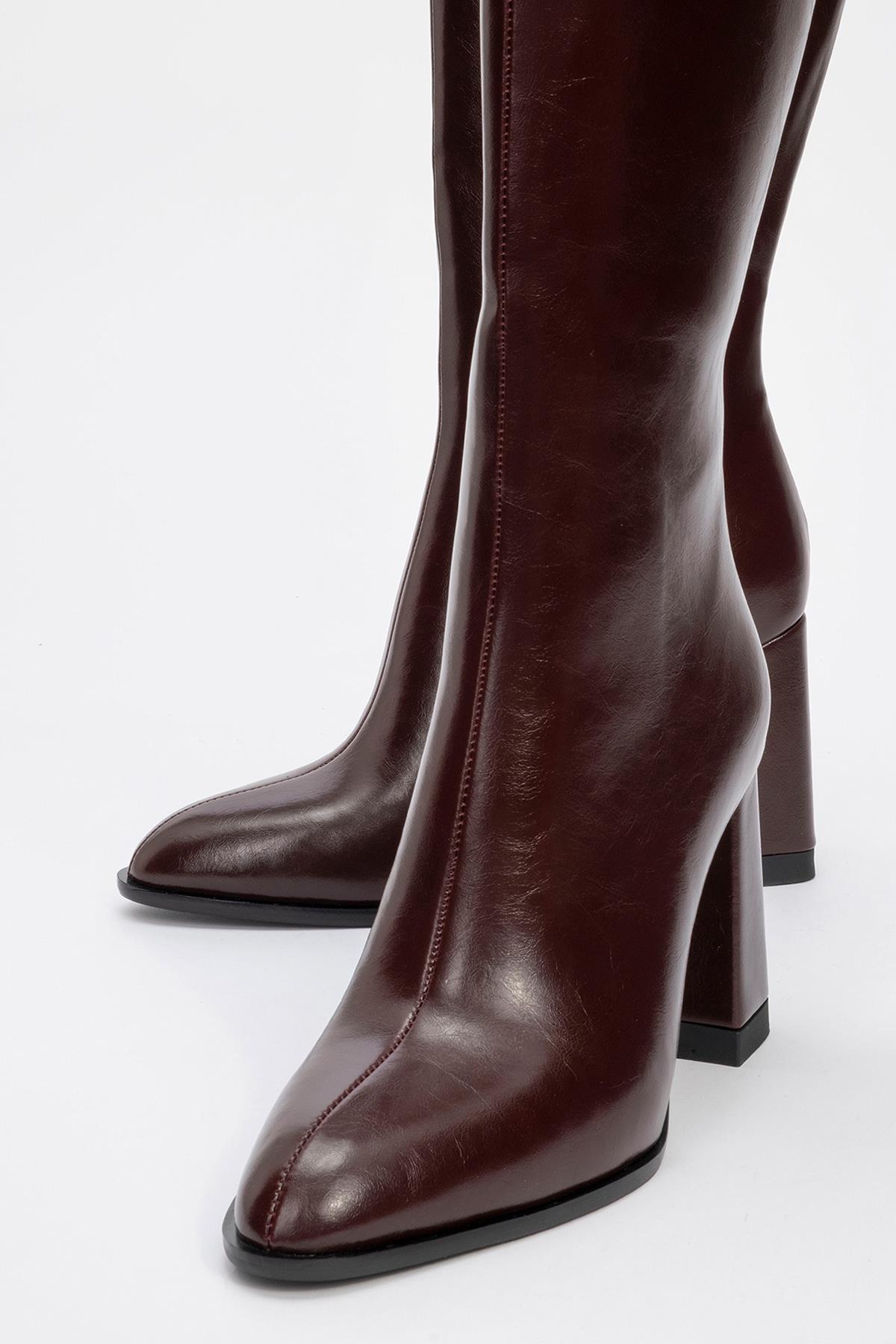 Decer - Burgundy Heeled Boot – detail view showing leather, Vowalisse