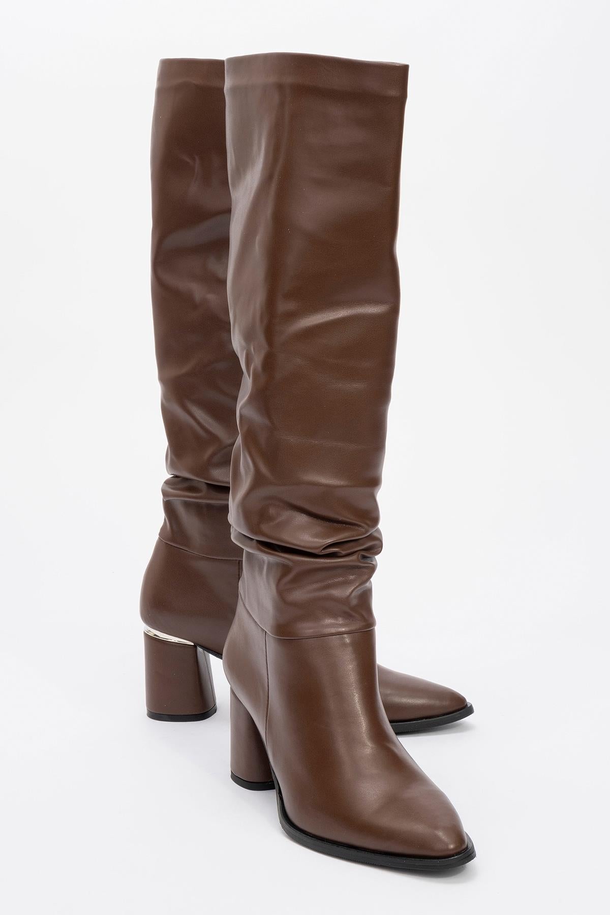 120 - Brown Gusset Block Heel Boot – front three-quarter view showing leather, Vowalisse