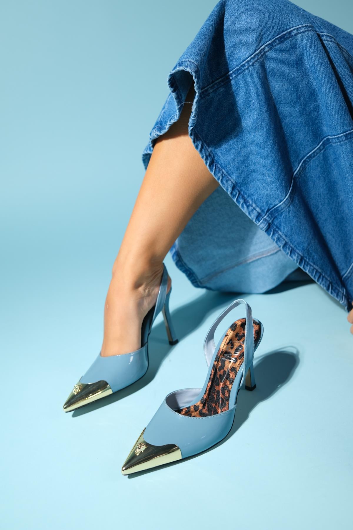Jubez - Blue Patent Slim Heel Pump – heel view showing leather, blue, Vowalisse