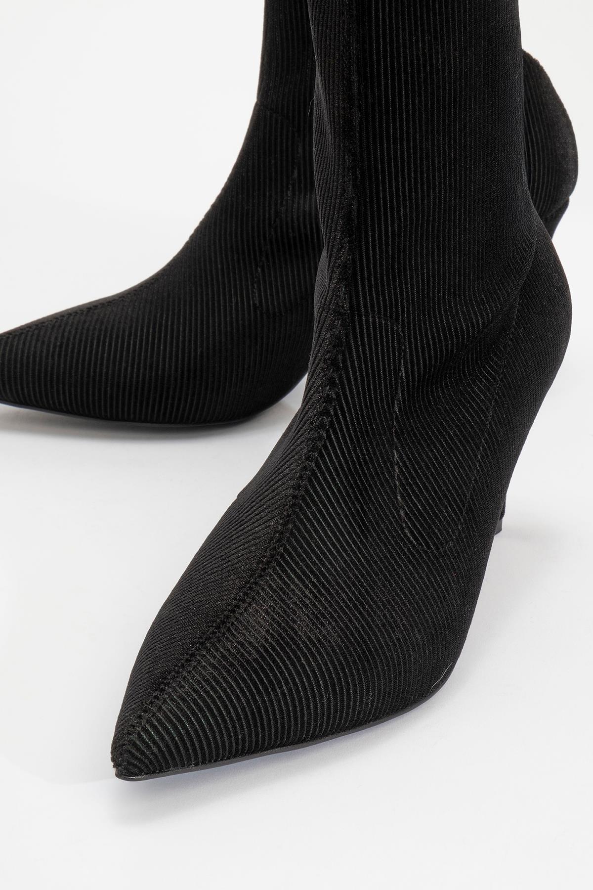 Thalin - Black Slim Heel Pointed Toe Boot – detail view showing velvet, black, red, Vowalisse
