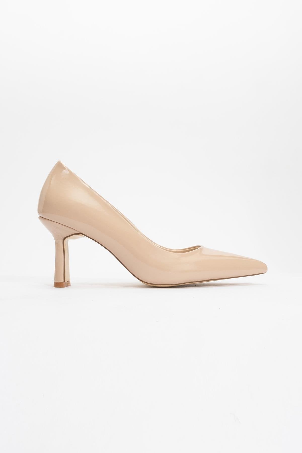 Calse - Dark Beige Patent Heeled Shoe – heel view showing leather, Vowalisse