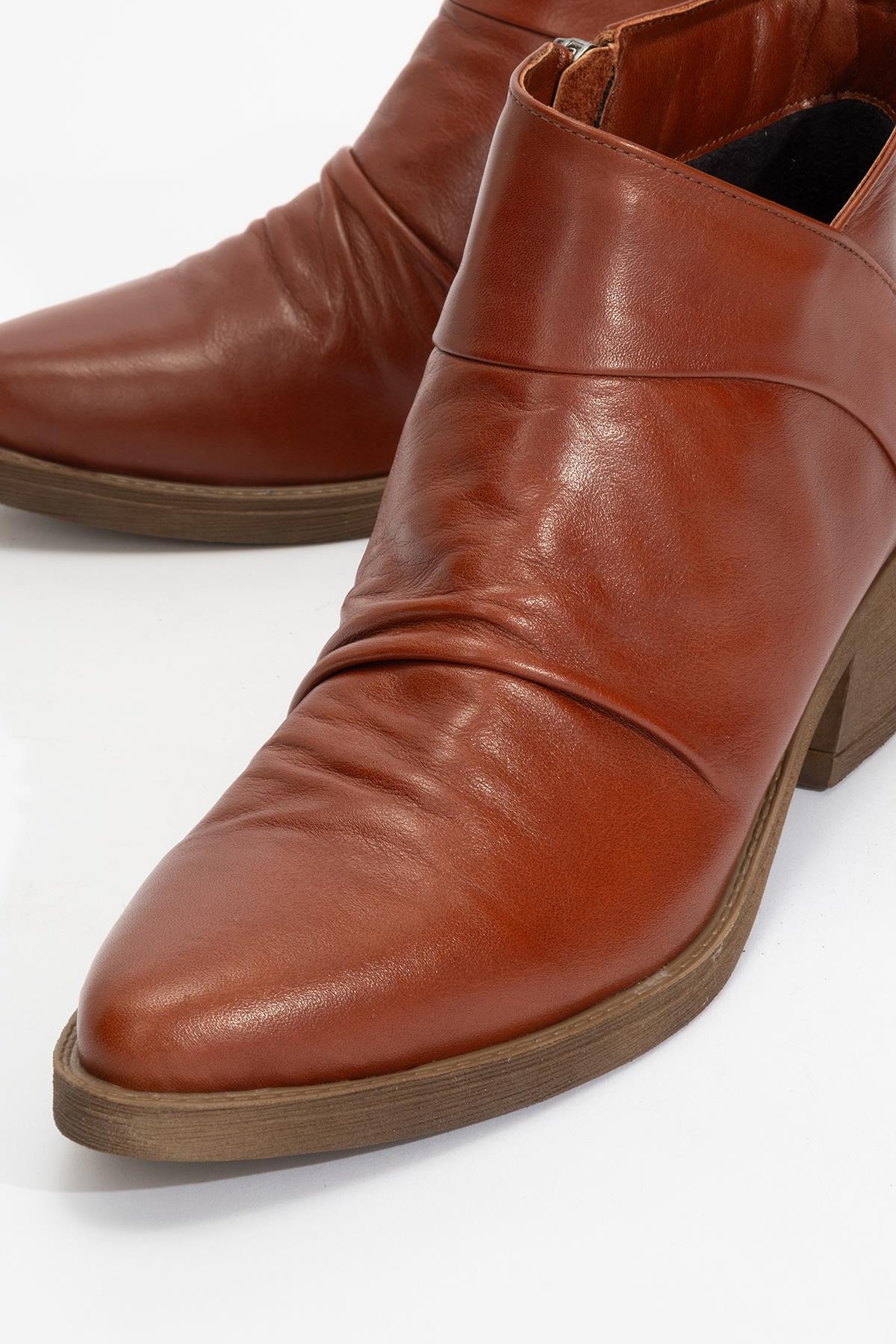 Rule - Dark Cognac Genuine Leather Chunky Heel Boot – detail view showing leather, Vowalisse