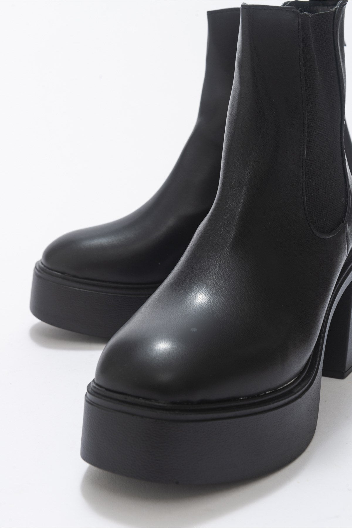 Aback - Black Boot – heel view showing leather, black, Vowalisse