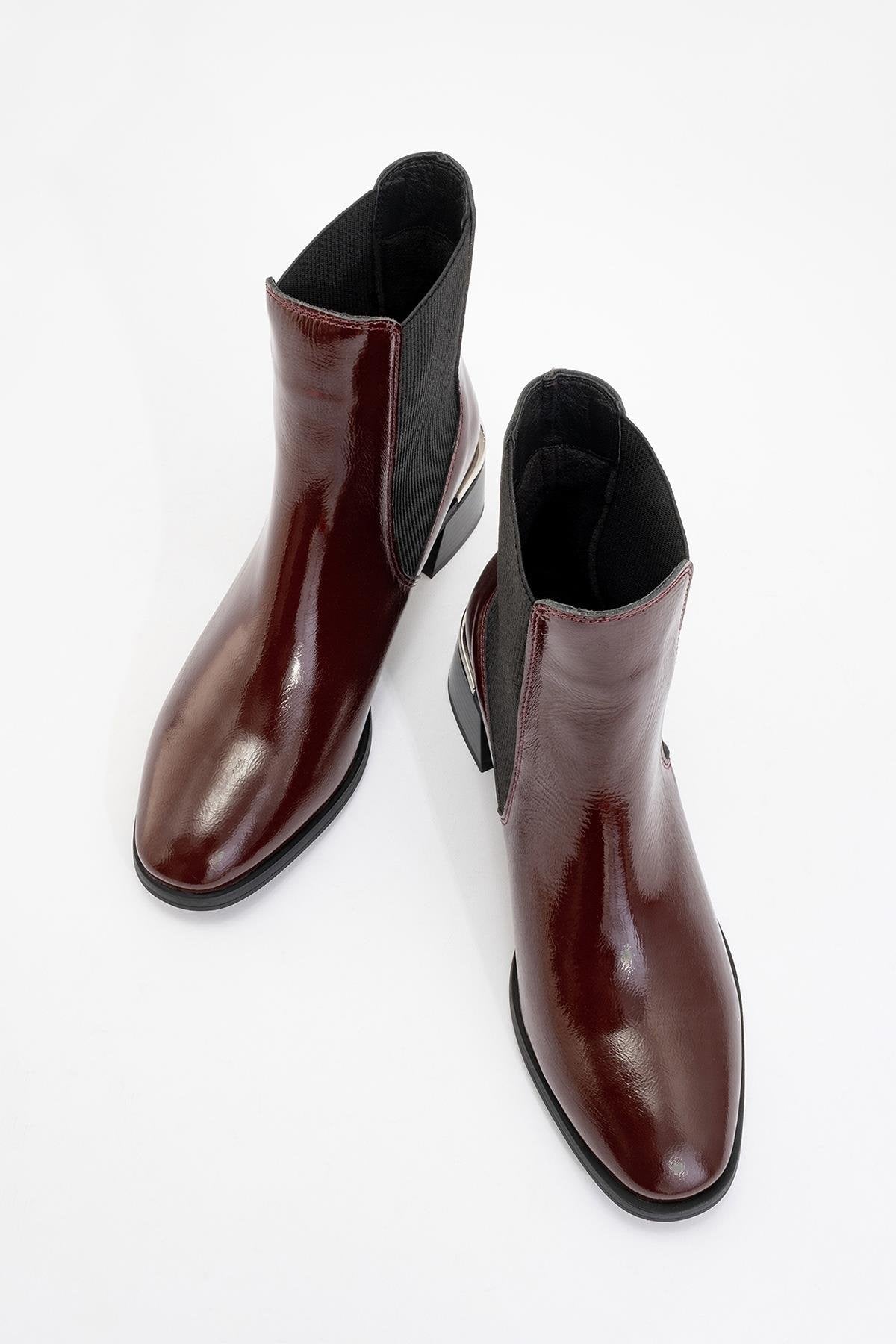 Neiva Burgundy Patent Leather Chelsea Boot – side view showing leather, red, Vowalisse