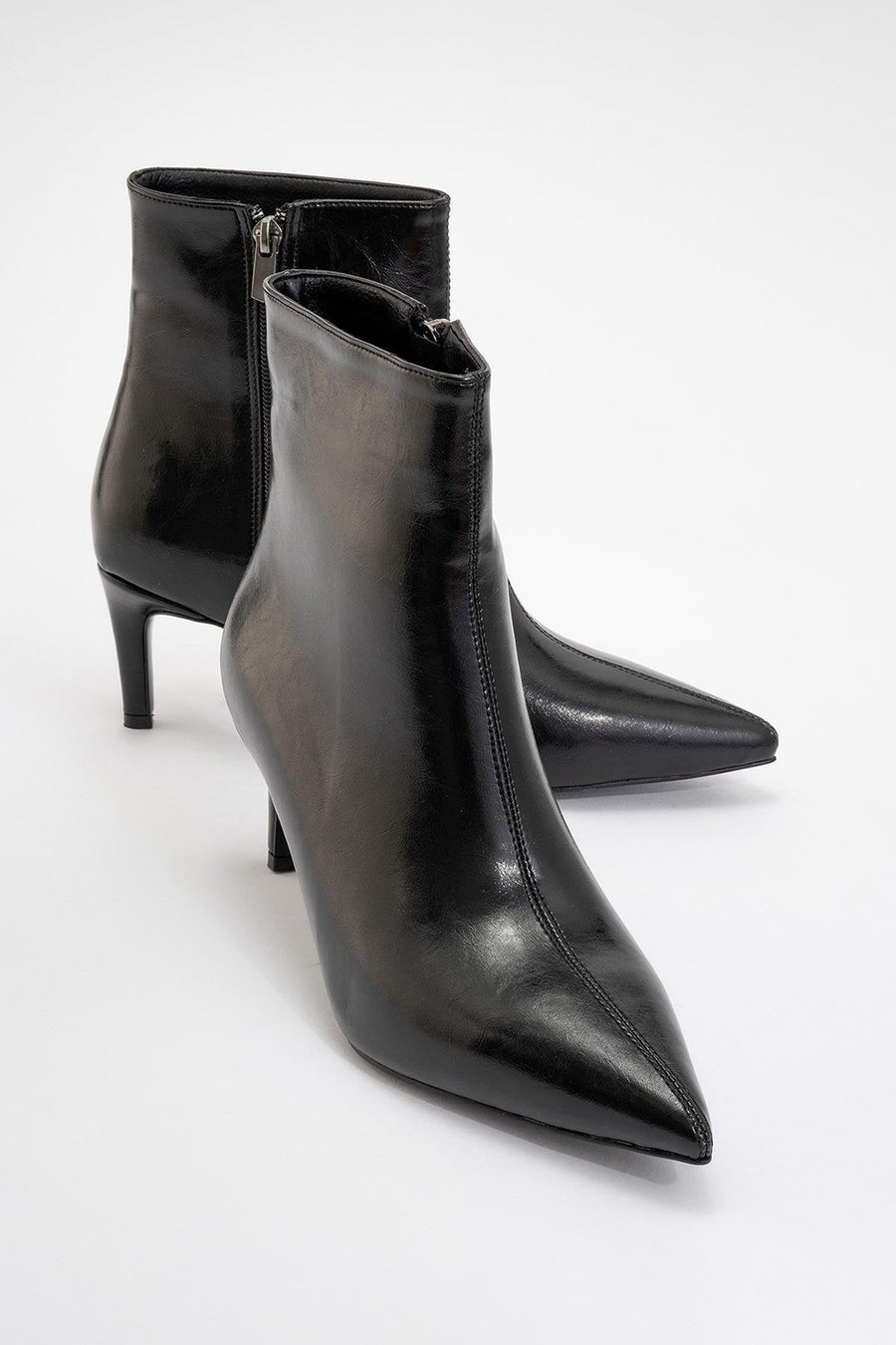 Noya - Black Pointed Toe Slim Heel Boot