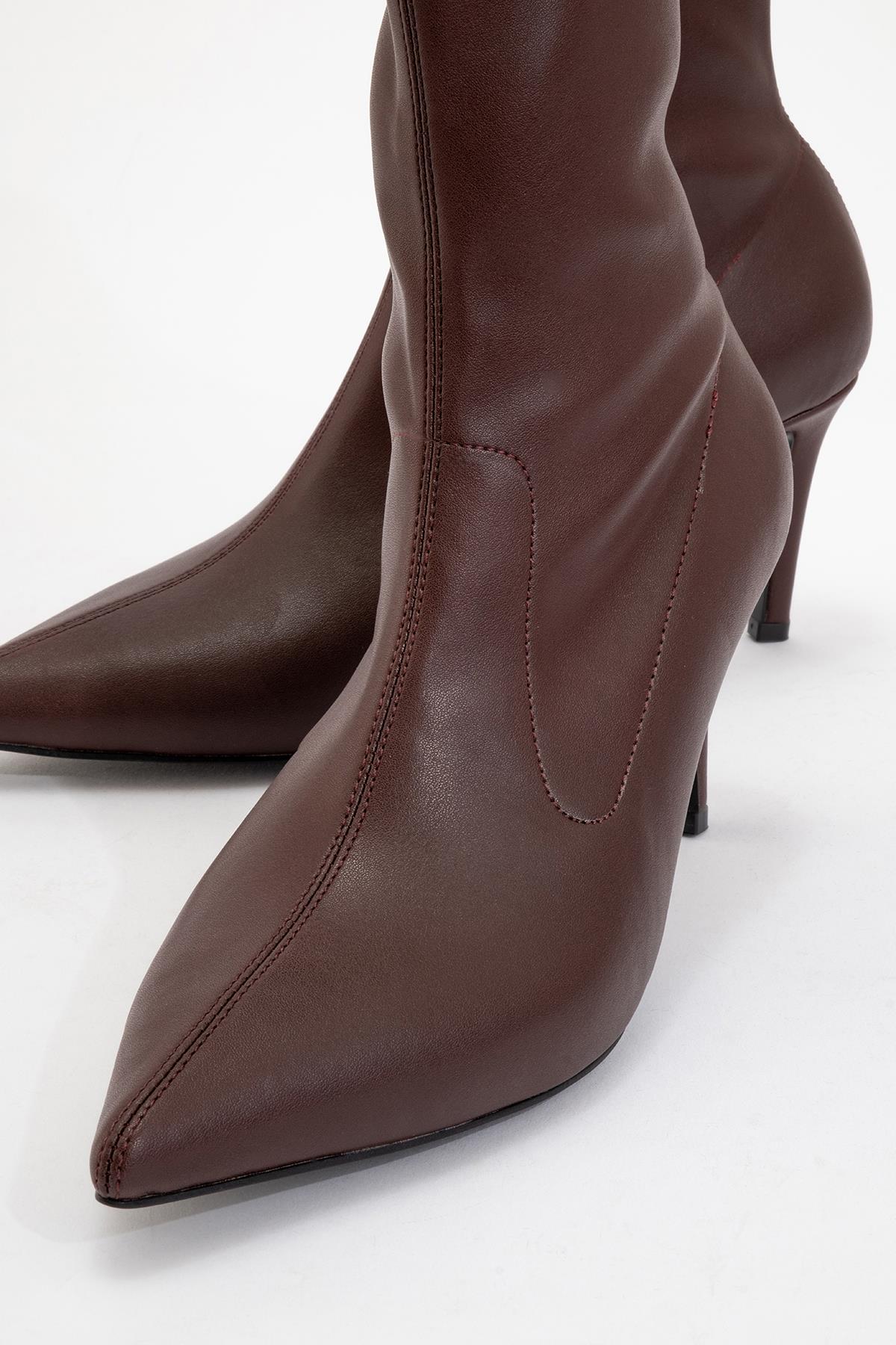 Thalin - Burgundy Pointed Toe Stiletto Boot – detail view showing leather, Vowalisse