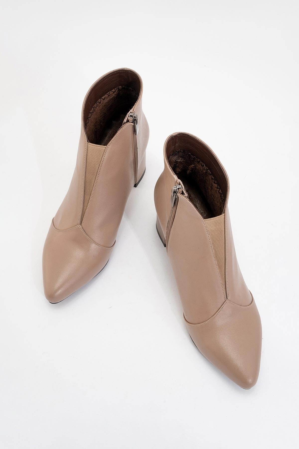 Finda Dark Beige Leather Block‑Heel Boot – side view showing leather, Vowalisse