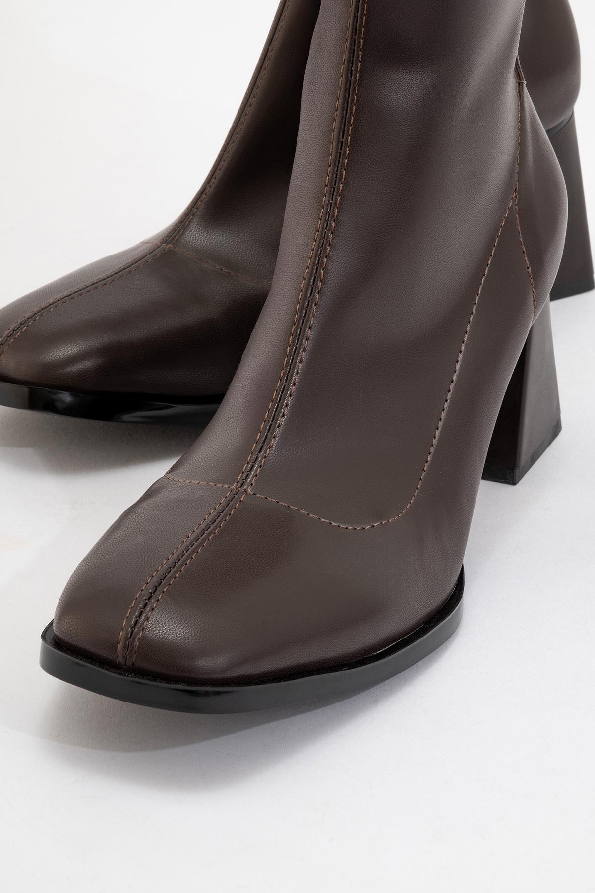 Plesa Dark Brown Chunky Heel Boot – detail view showing leather, red, Vowalisse