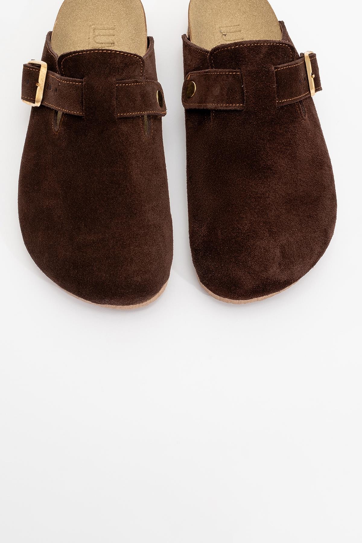 Gons - Brown Suede Leather Clogs – side view showing leather, suede, red, Vowalisse