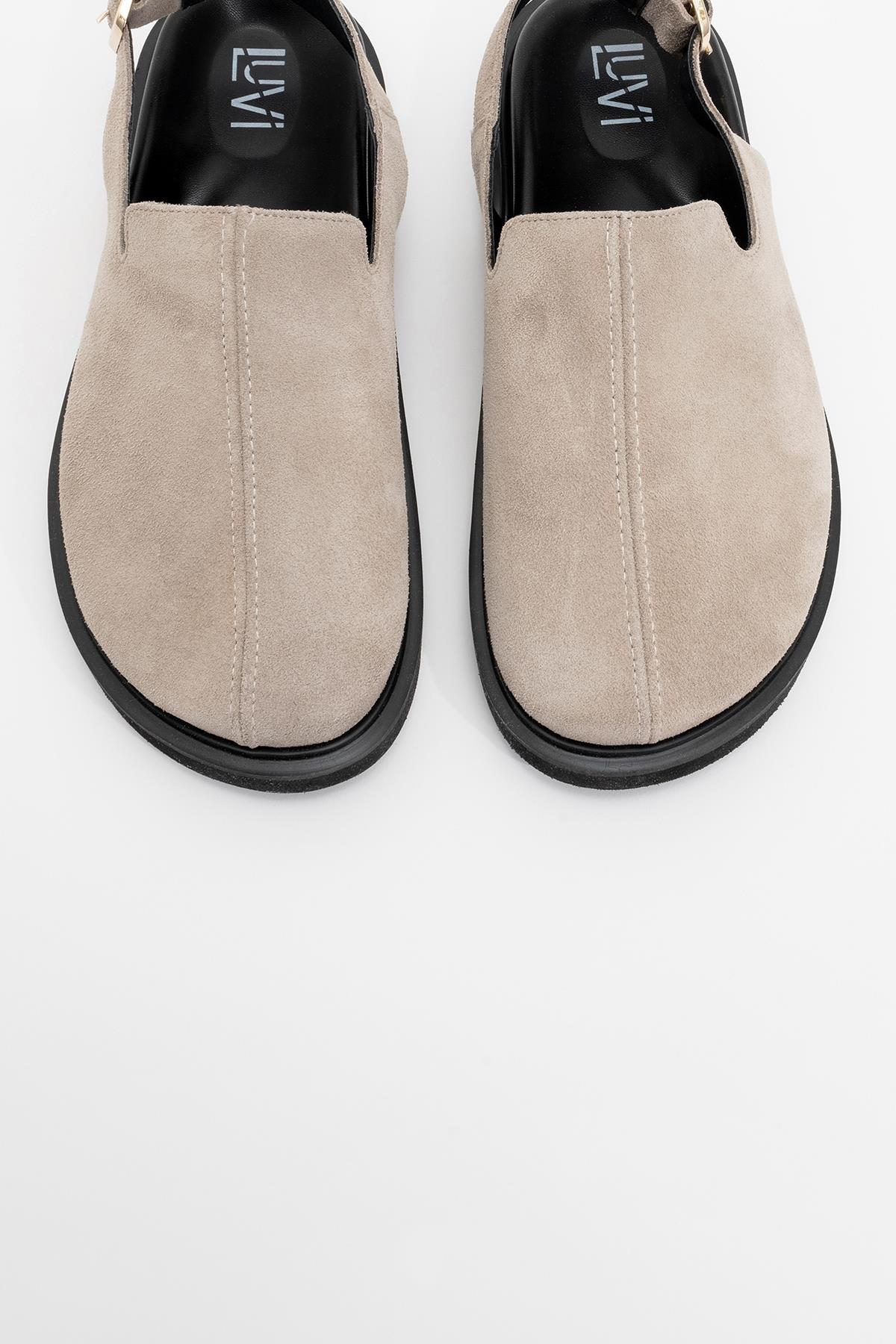Laby - Beige suede Leather Clogs – side view showing leather, suede, red, Vowalisse