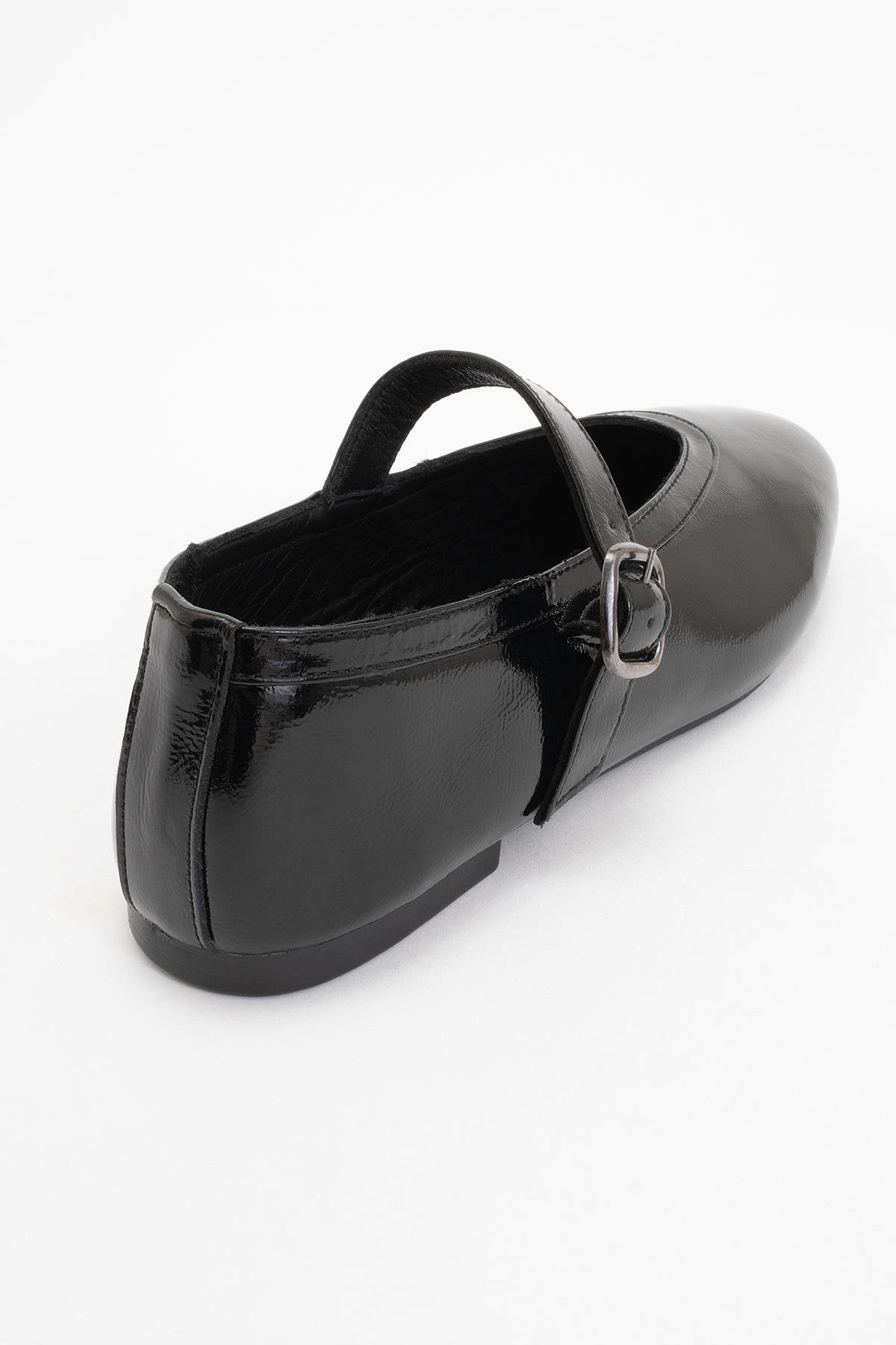 Matilda - Black Patent Leather Mary Jane Flats – heel view showing leather, black, Vowalisse