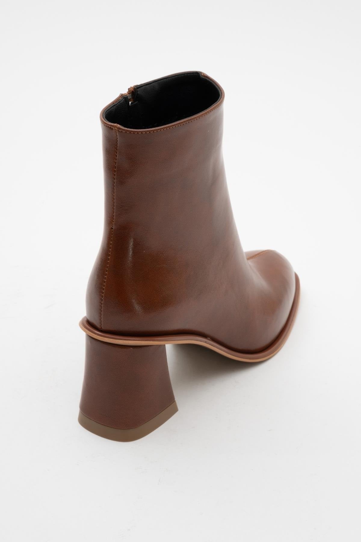 Alba Cognac Brown Block Heel Boot – heel view showing leather, Vowalisse