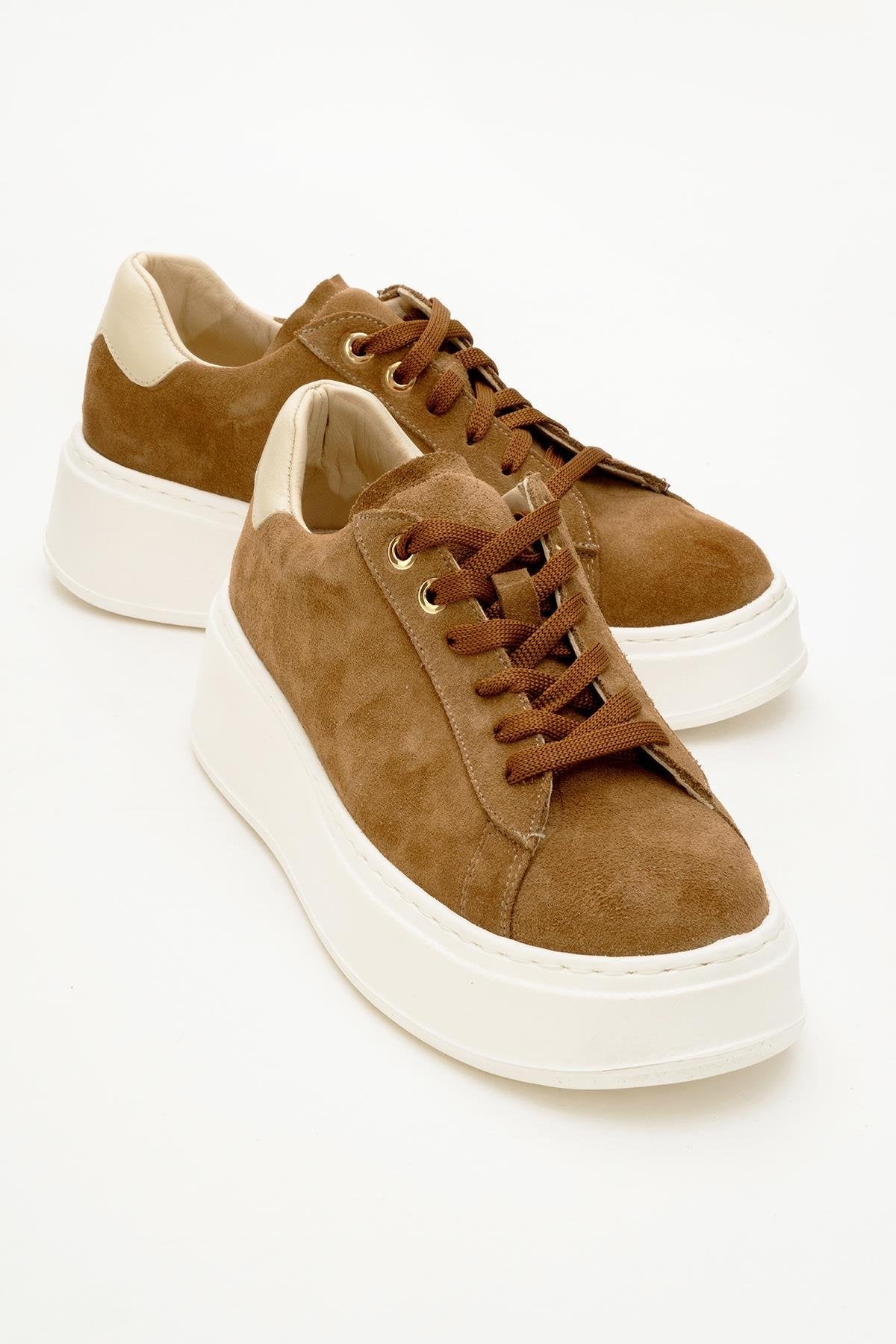 Gueno - Taupe Genuine Leather Sneaker – front three-quarter view showing leather, Vowalisse
