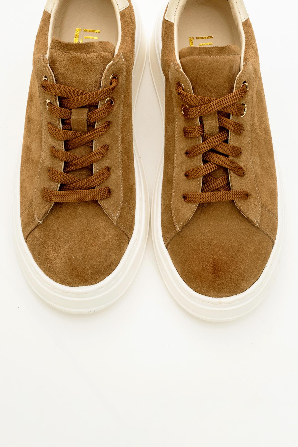 Gueno - Taupe Genuine Leather Sneaker – side view showing leather, Vowalisse