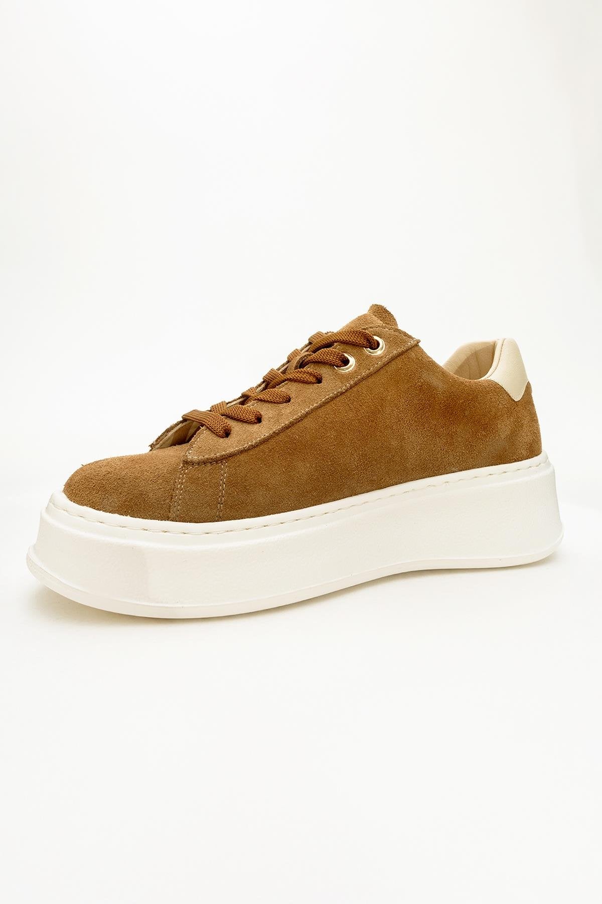 Gueno - Taupe Genuine Leather Sneaker – heel view showing leather, Vowalisse