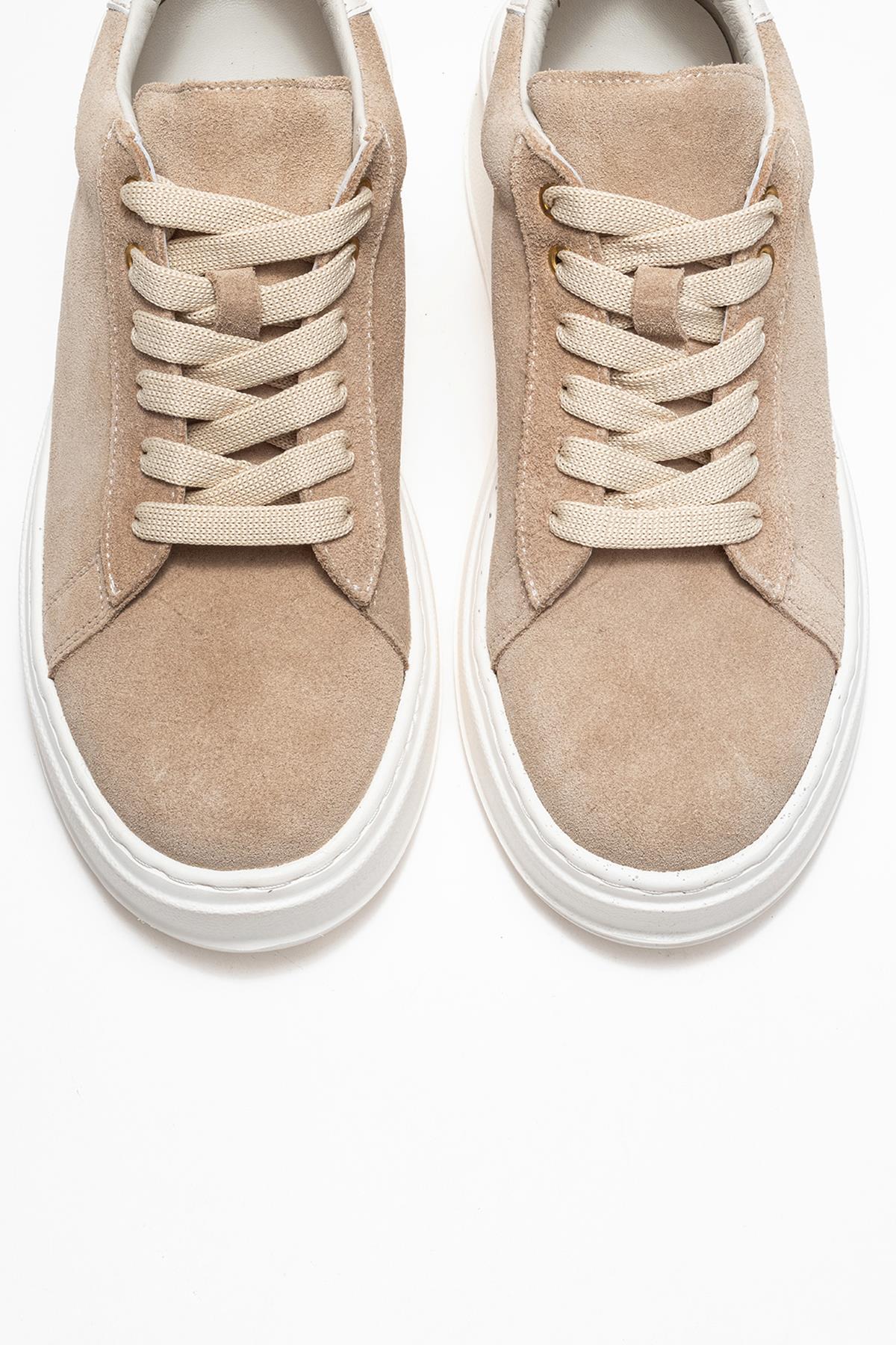 Gueno - Beige Genuine Leather Sneaker – side view showing leather, Vowalisse