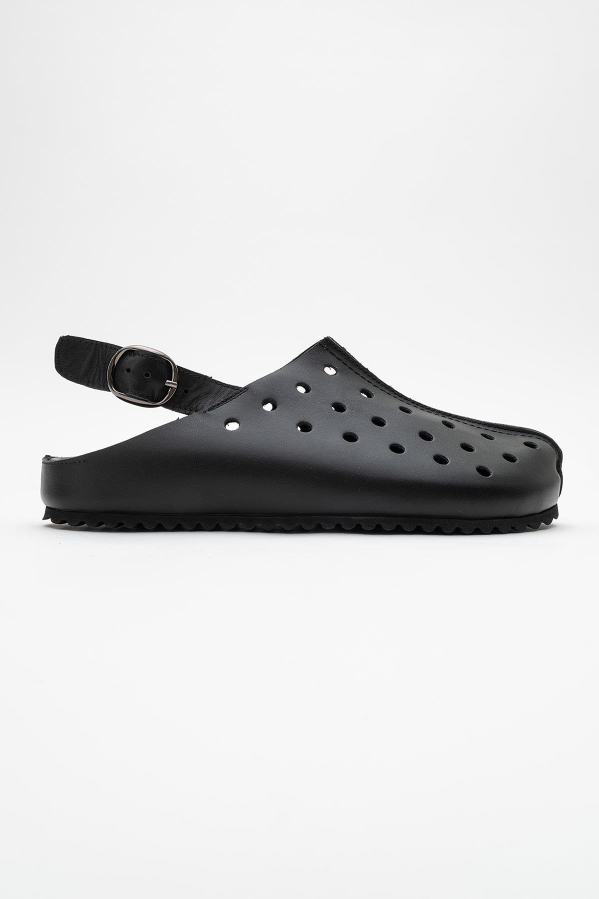 Justa - Black Leather Clogs – back view showing leather, black, Vowalisse
