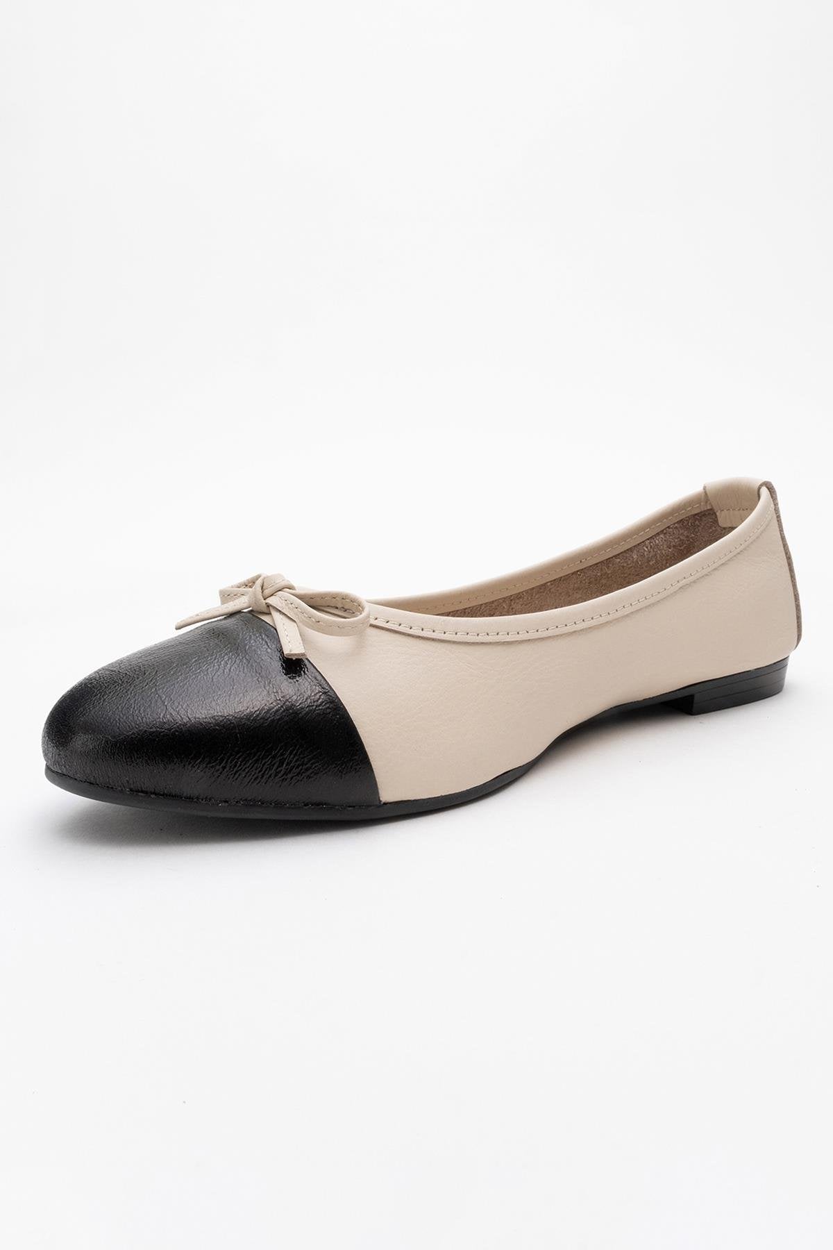 Jens - Beige Toe Cap Leather Ballet Flats – detail view showing bow, leather, Vowalisse