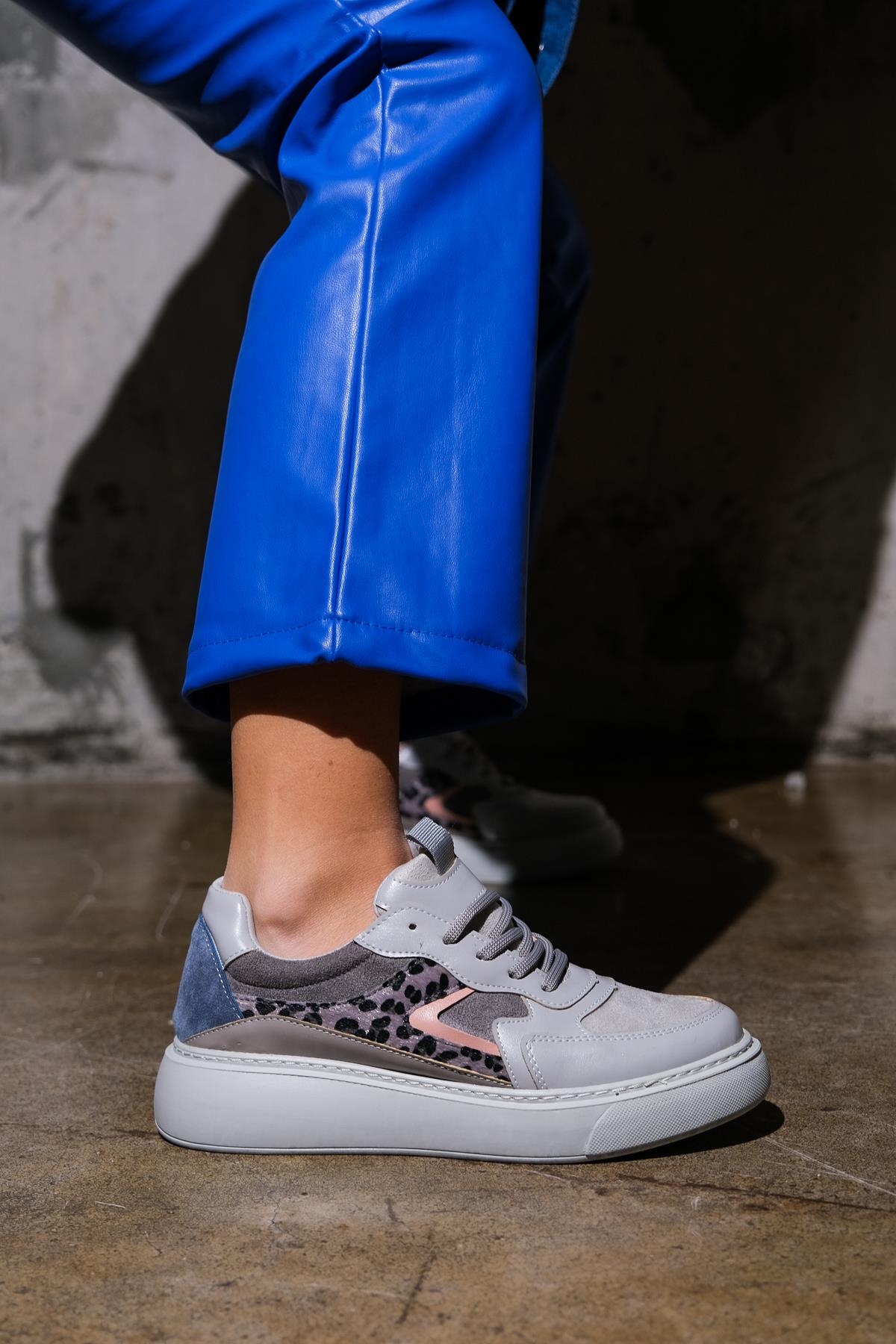 Ida - Grey Platform Sneakers – sole view showing leather, Vowalisse